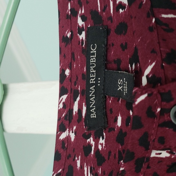 A Banana Republic blouse - Picture 3 of 7